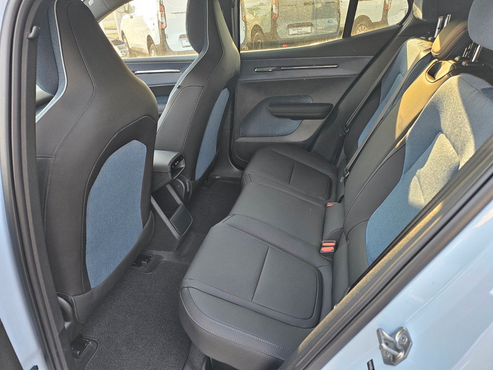 Fahrzeugabbildung Volvo EX30 Plus 2WD Pure Electric