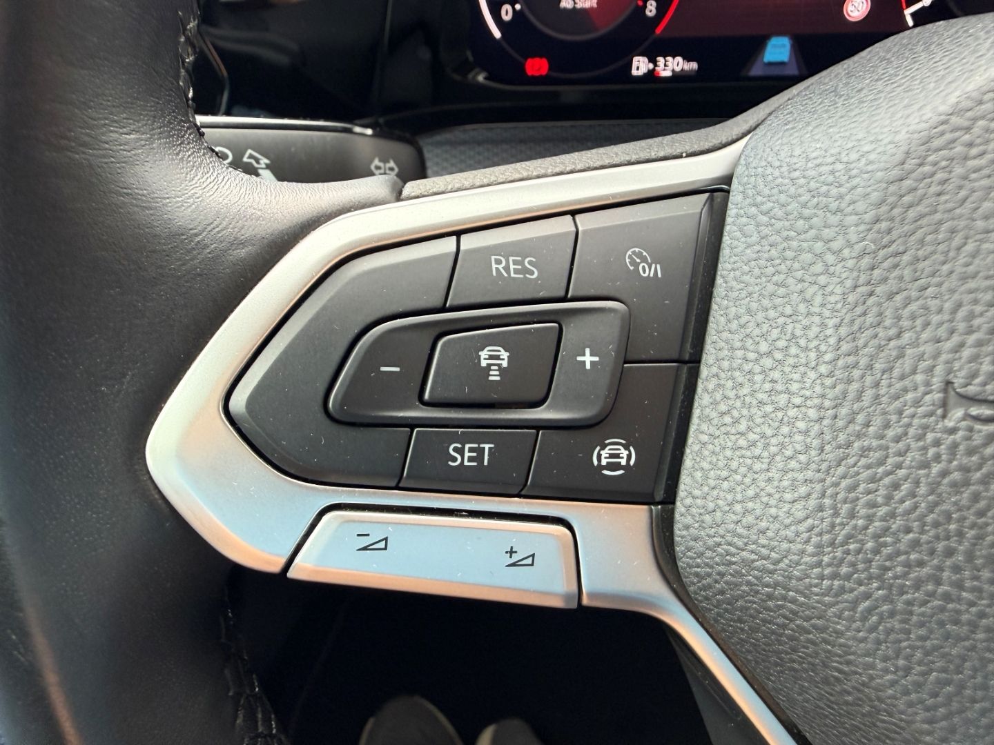 Fahrzeugabbildung Volkswagen Golf VIII United 1,5 TSI Navi Digi Cockpit LED A