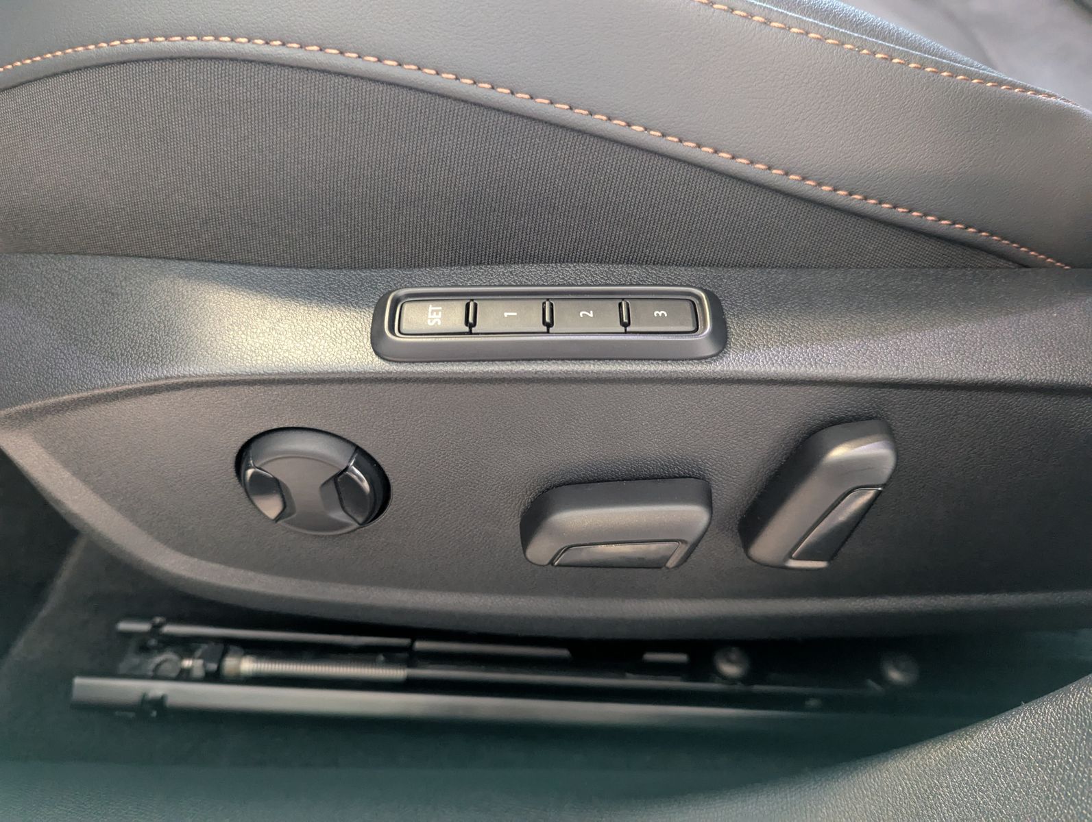 CUPRA Leon 2.0 TDI Intelligent-Dynamic-Edge-Pake Cam - Image 21