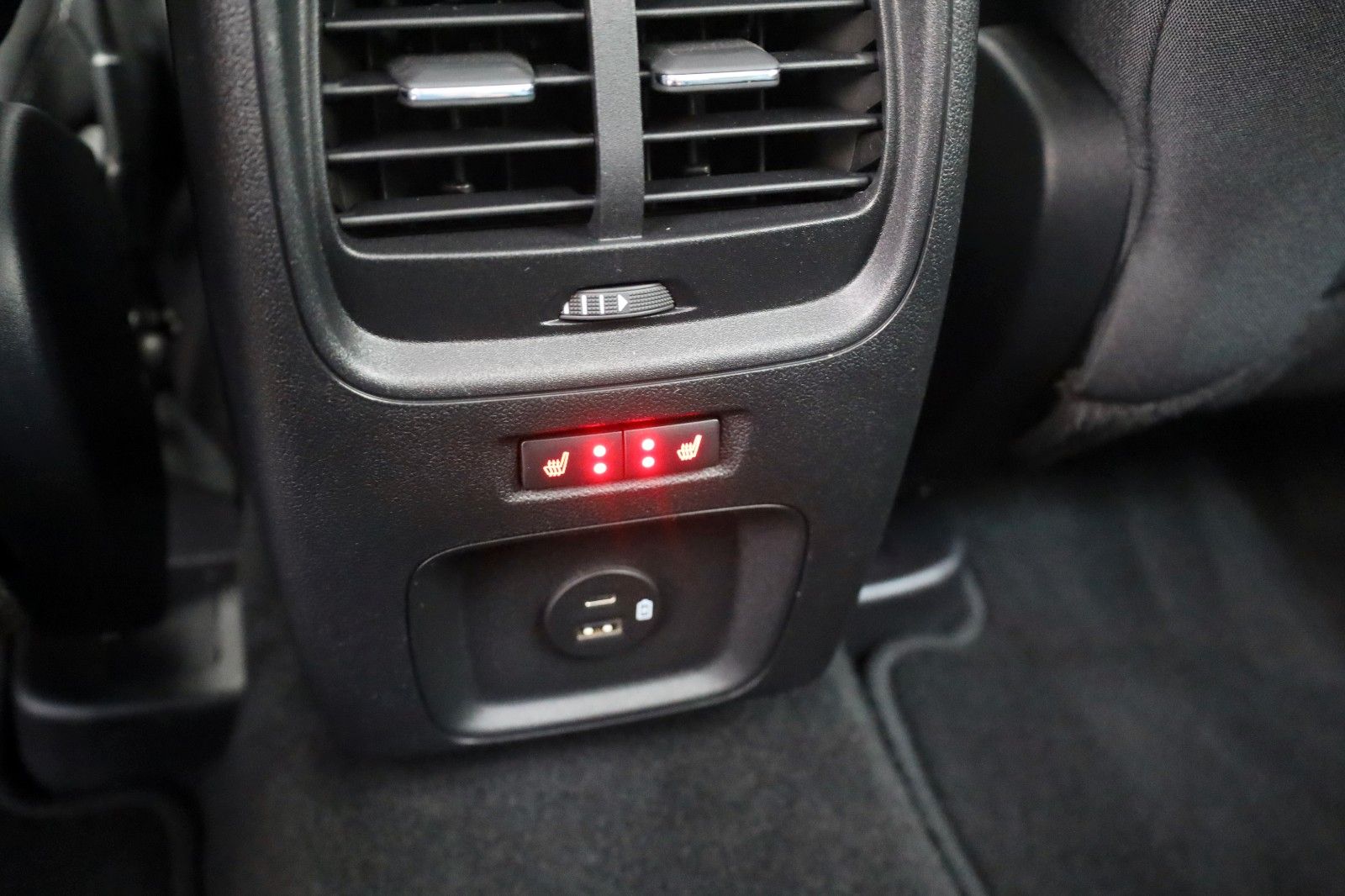 Fahrzeugabbildung Ford Kuga Plug-In Hybrid Titanium,Navi,LED,ACC,Kamera