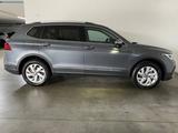 Volkswagen Tiguan Allspace Life 1.5 TSI DSG 7-Sitzer+AHK - Volkswagen Tiguan Allspace in Karlsruhe