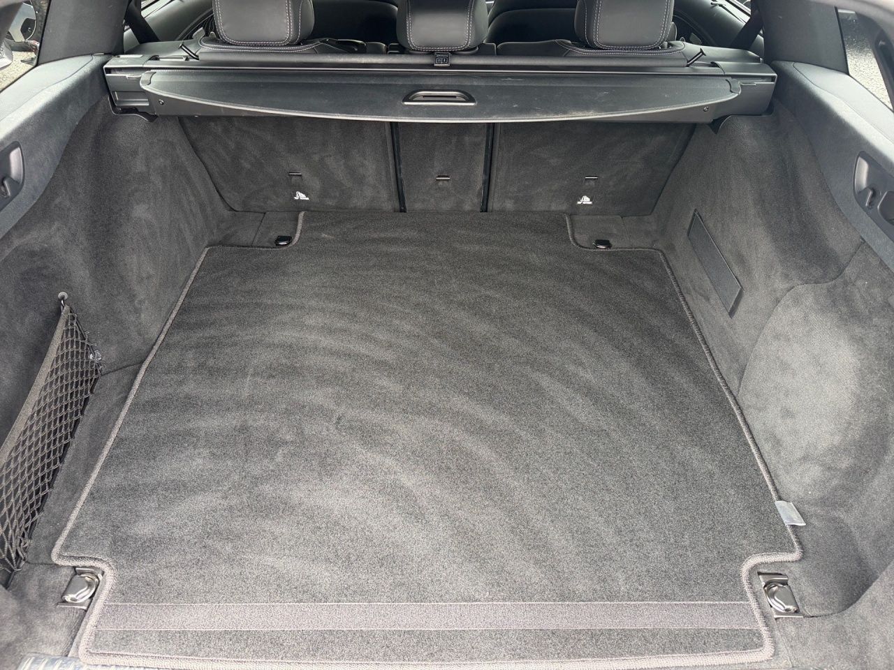 Fahrzeugabbildung Mercedes-Benz E 400 d 4M T Aut. NIGHT+AMG19''+HEADUP+360°+STHZ