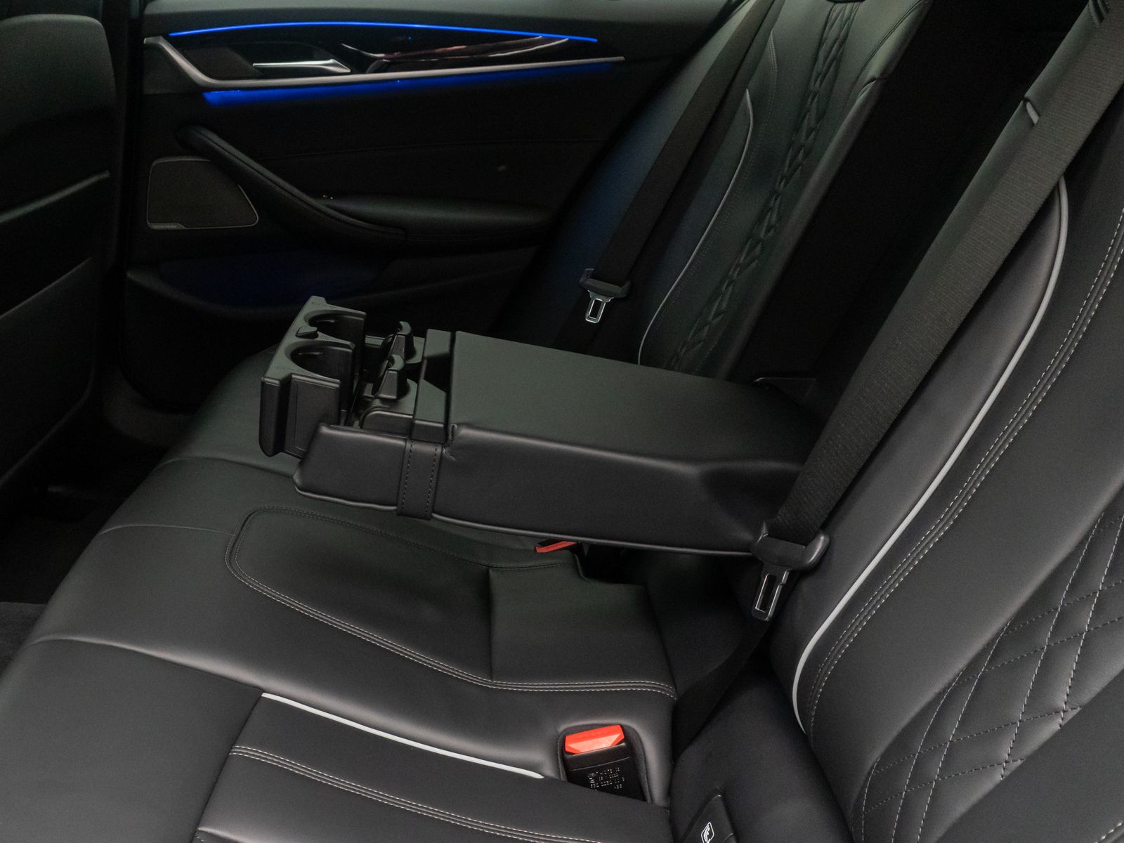 Fahrzeugabbildung BMW 530d xD MSport Individual 360&deg;H/K HUD DAB 20Zoll