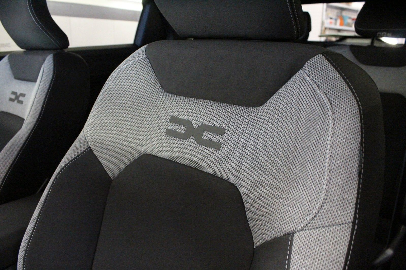 Fahrzeugabbildung Dacia Bigster hybrid 155 Journey Winter- & City-Paket