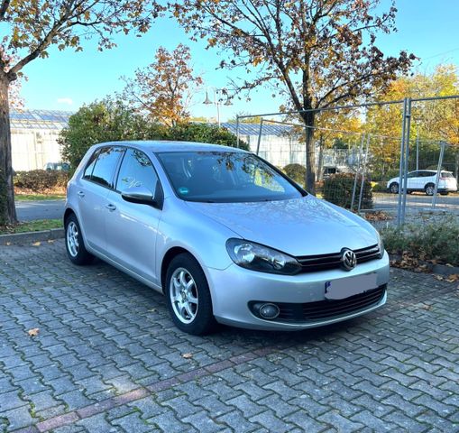 Volkswagen Golf 6. 2009. 102 PS. Ohne Problem.