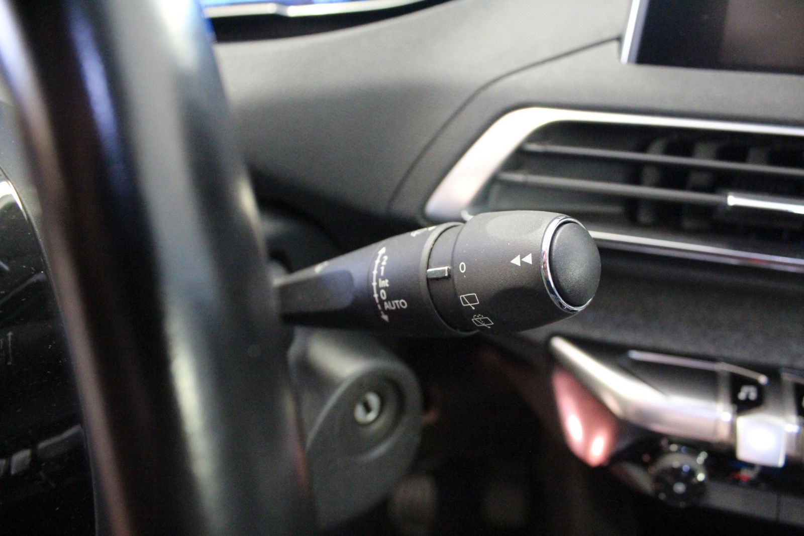 Fahrzeugabbildung Peugeot 5008 Allure 2.0 Blue HDi 150  7 Sitzer