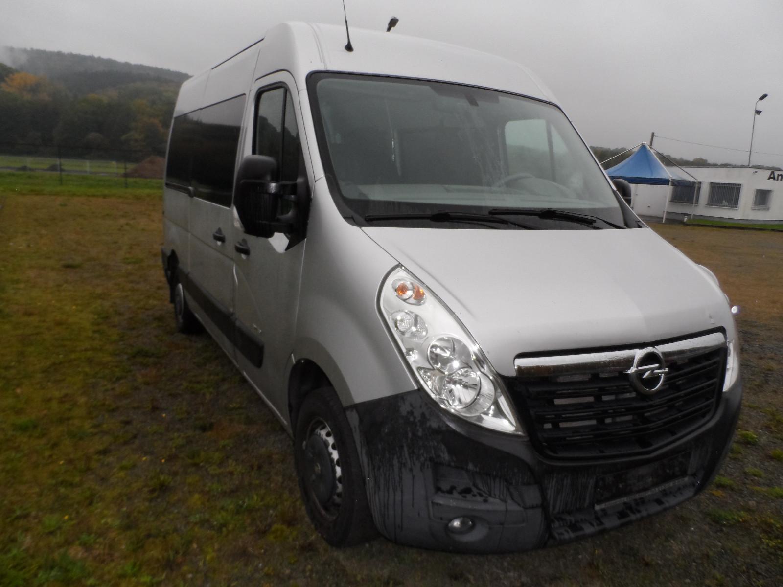 Opel Movano 2011 — салон