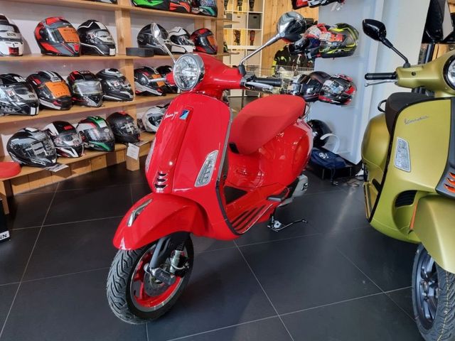 Vespa Primavera 125 RED