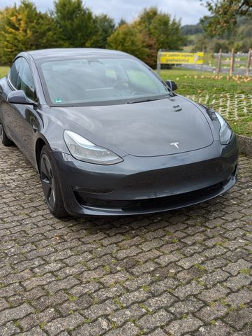 Tesla Model 3 Allradantrieb mit Dualmotor Long Ran...