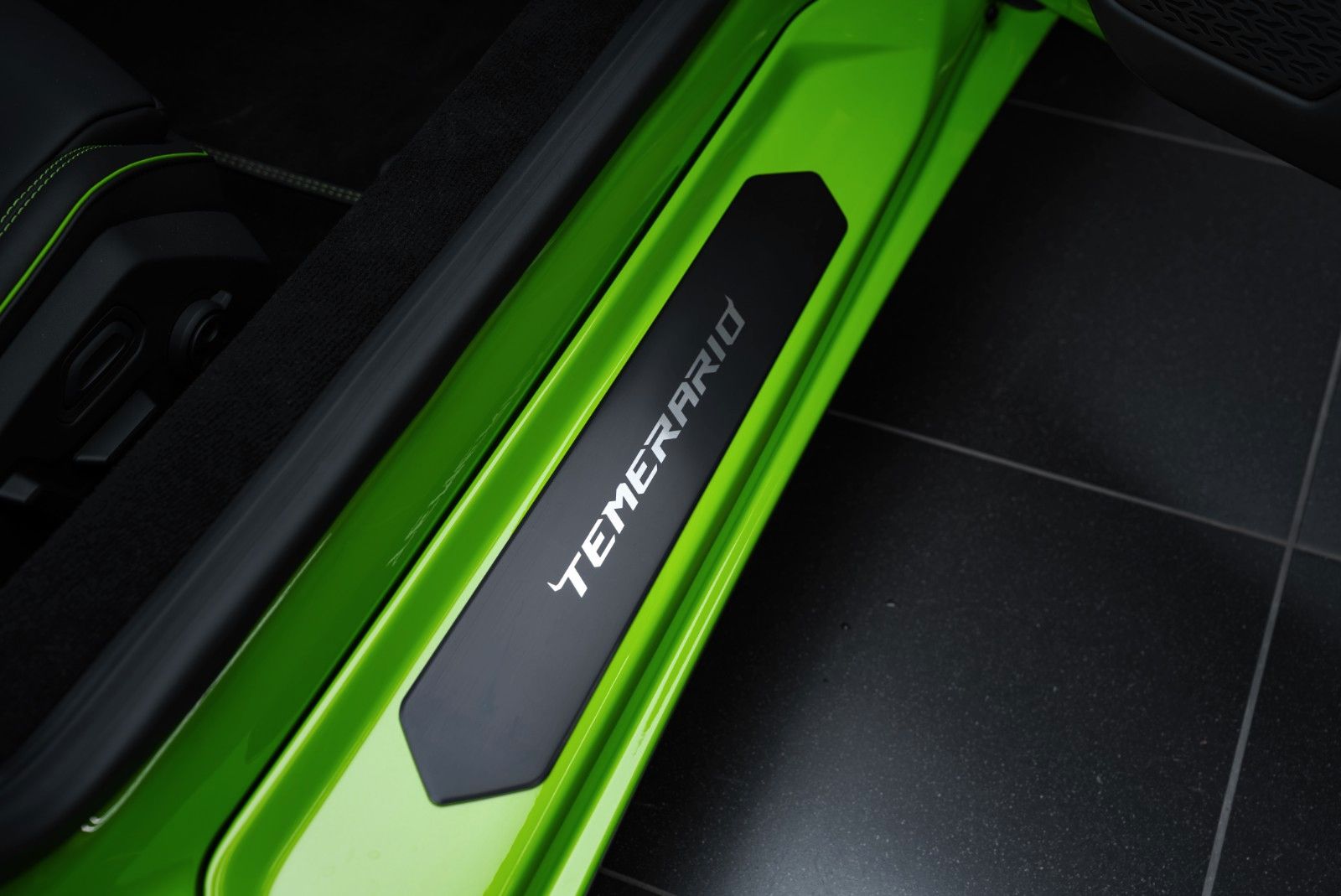 Fahrzeugabbildung Lamborghini Temerario CARBON/LIFT/STYLE PACK/PASSENGER DISP.