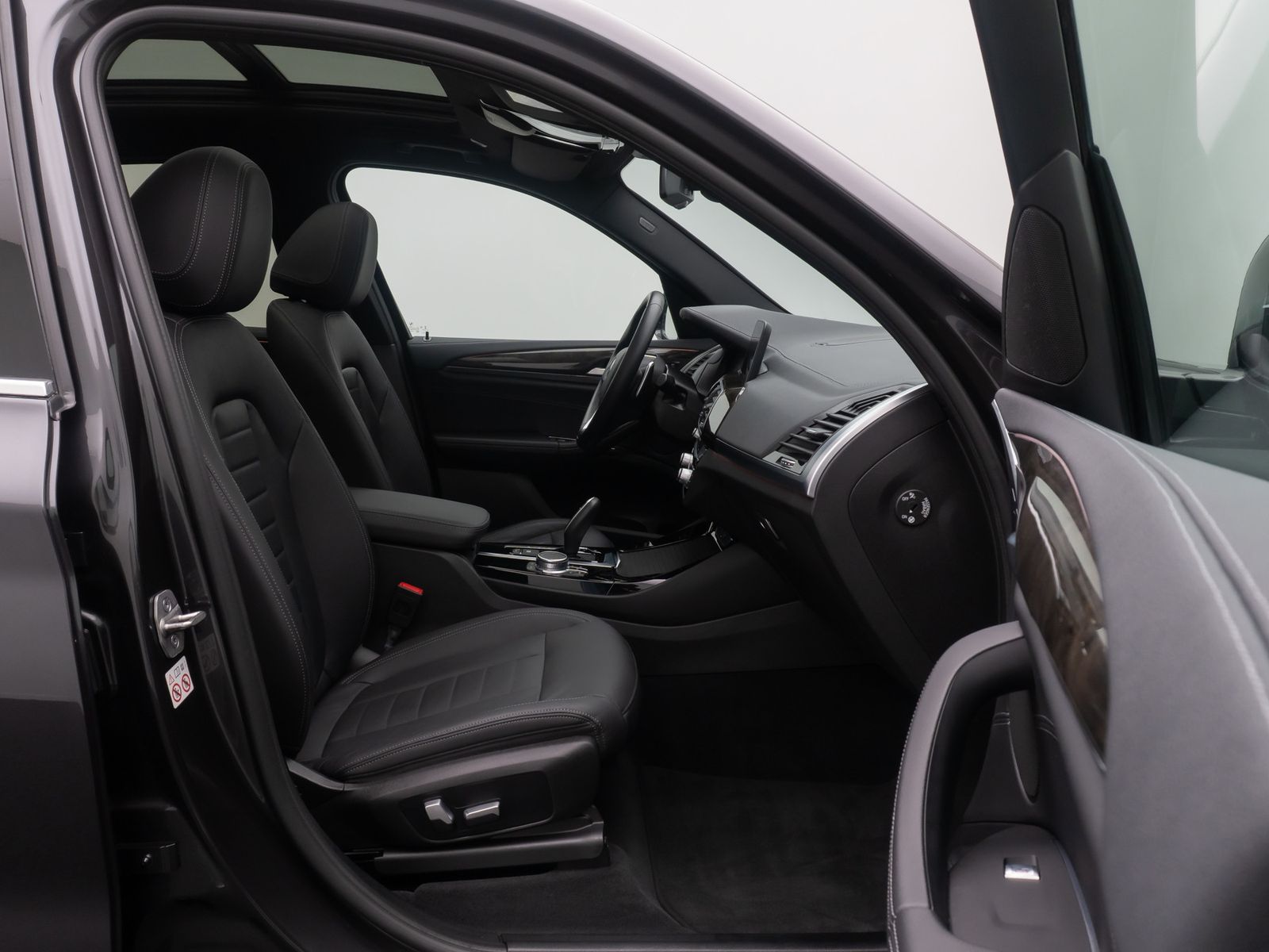 Fahrzeugabbildung BMW X3 xD30e LuxuryLine HUD DAB HiFi Panorama 19Zoll