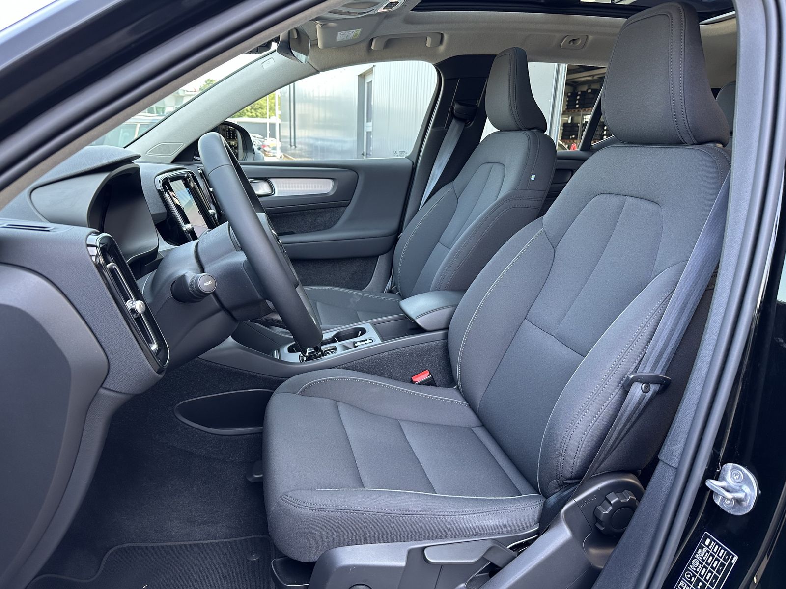 Fahrzeugabbildung Volvo XC40 T4 Recharge DKG Inscription NAV+LED+PANO+VC