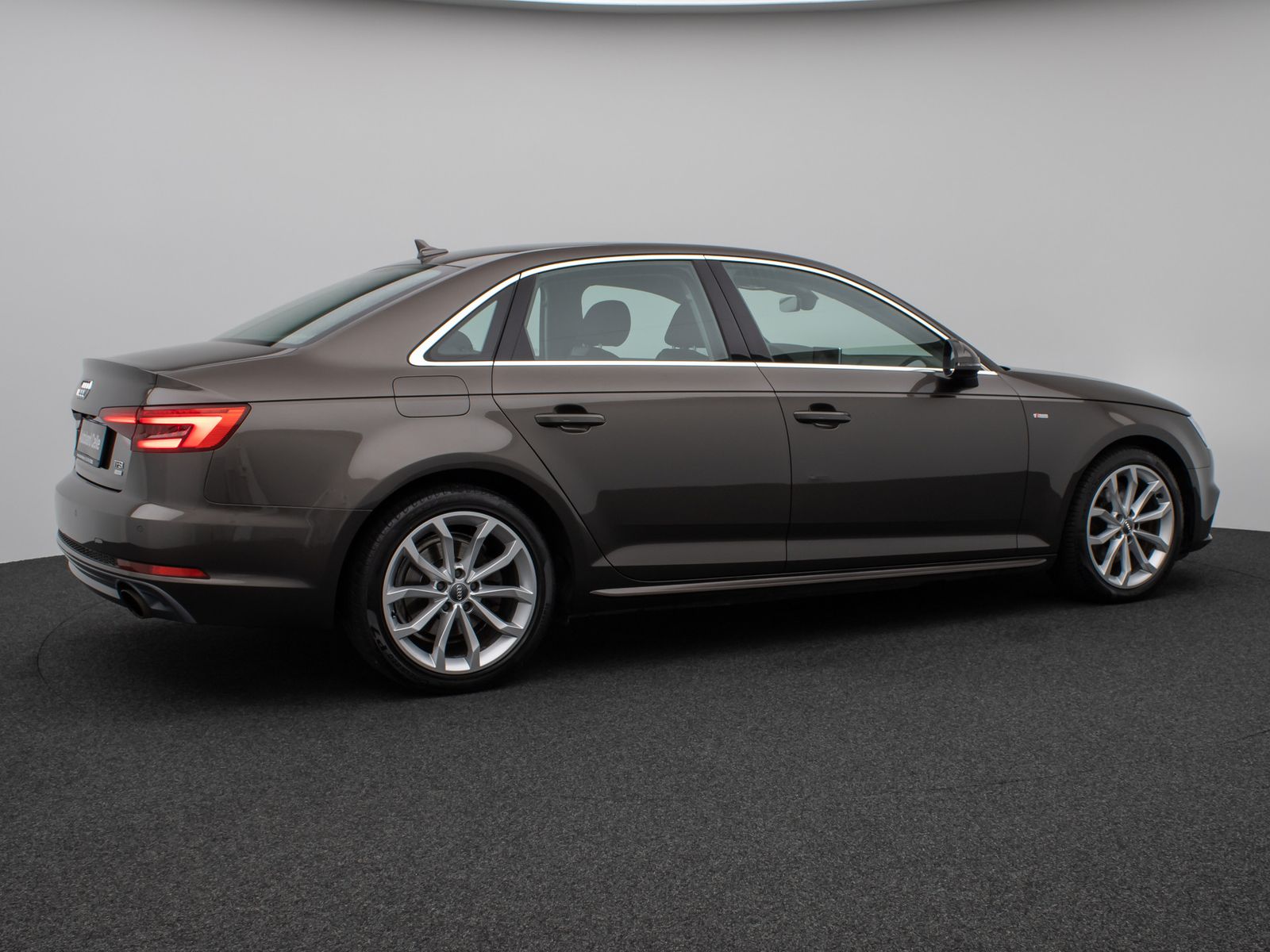 Fahrzeugabbildung Audi A4 2.0 TFSI Lim. Sport S Line Virtual AHK Tempom
