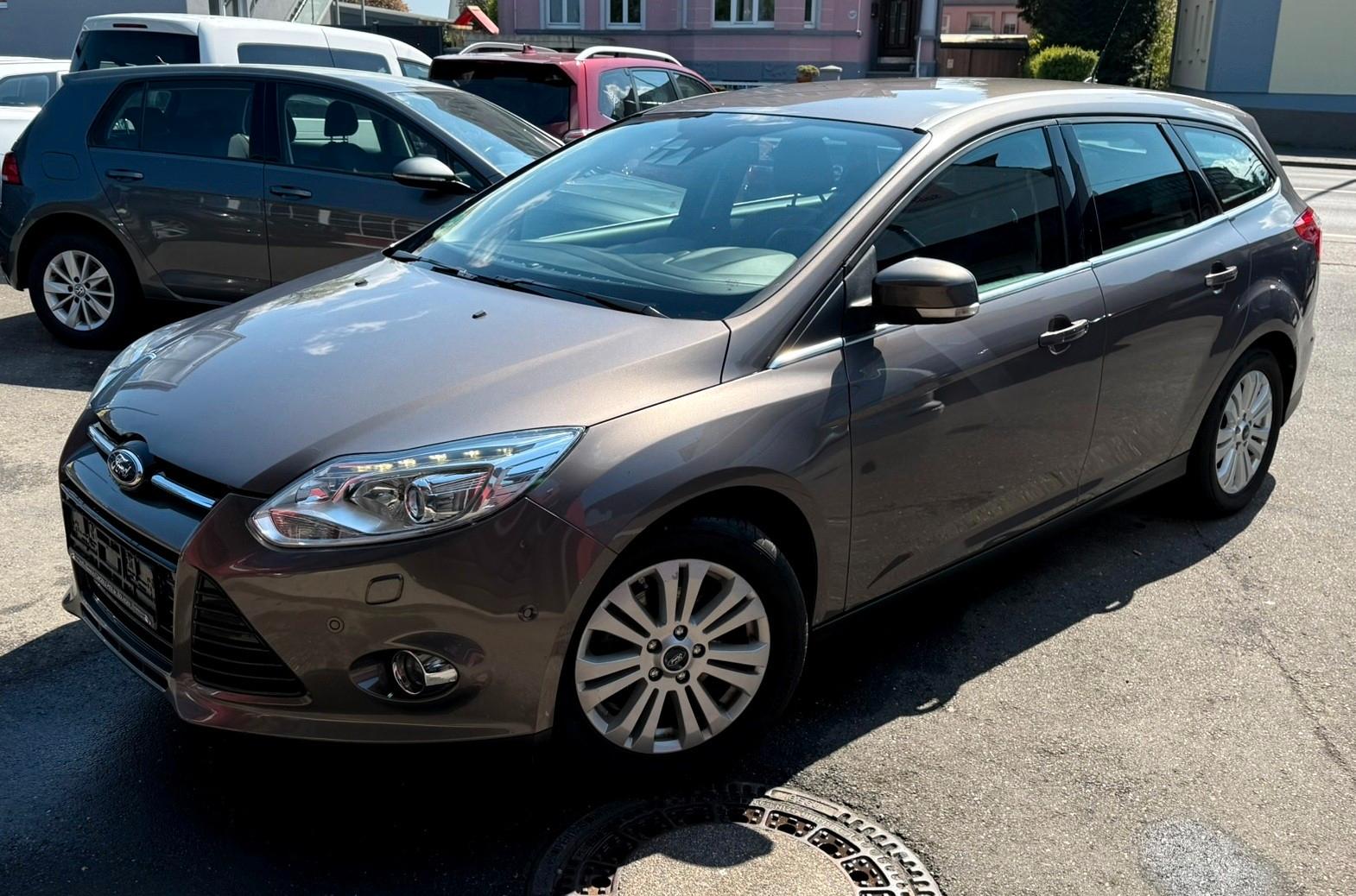 Ford Focus Turnier Titanium 1.Hd/Navi/Teilleder/Xenon