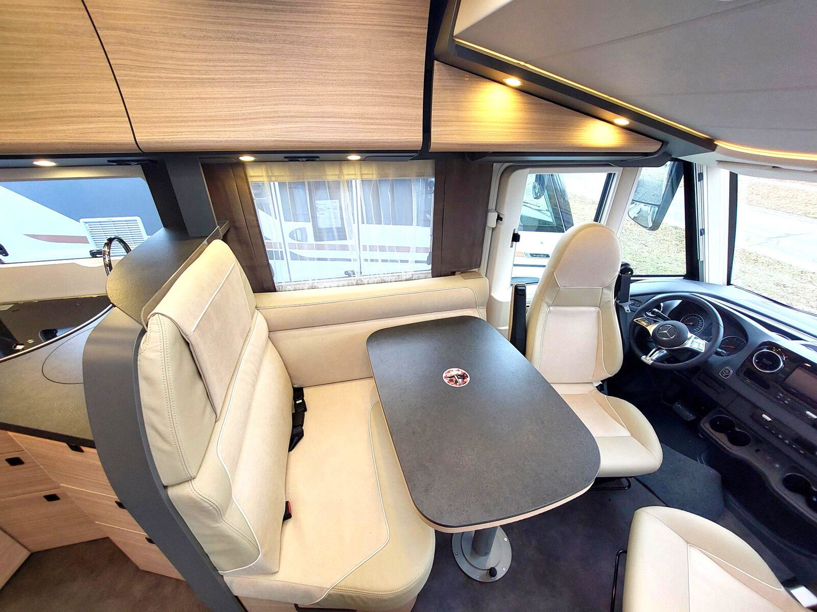 Fahrzeugabbildung Malibu I 470 RB LE K comfort Mercedes 2026 Assistenz