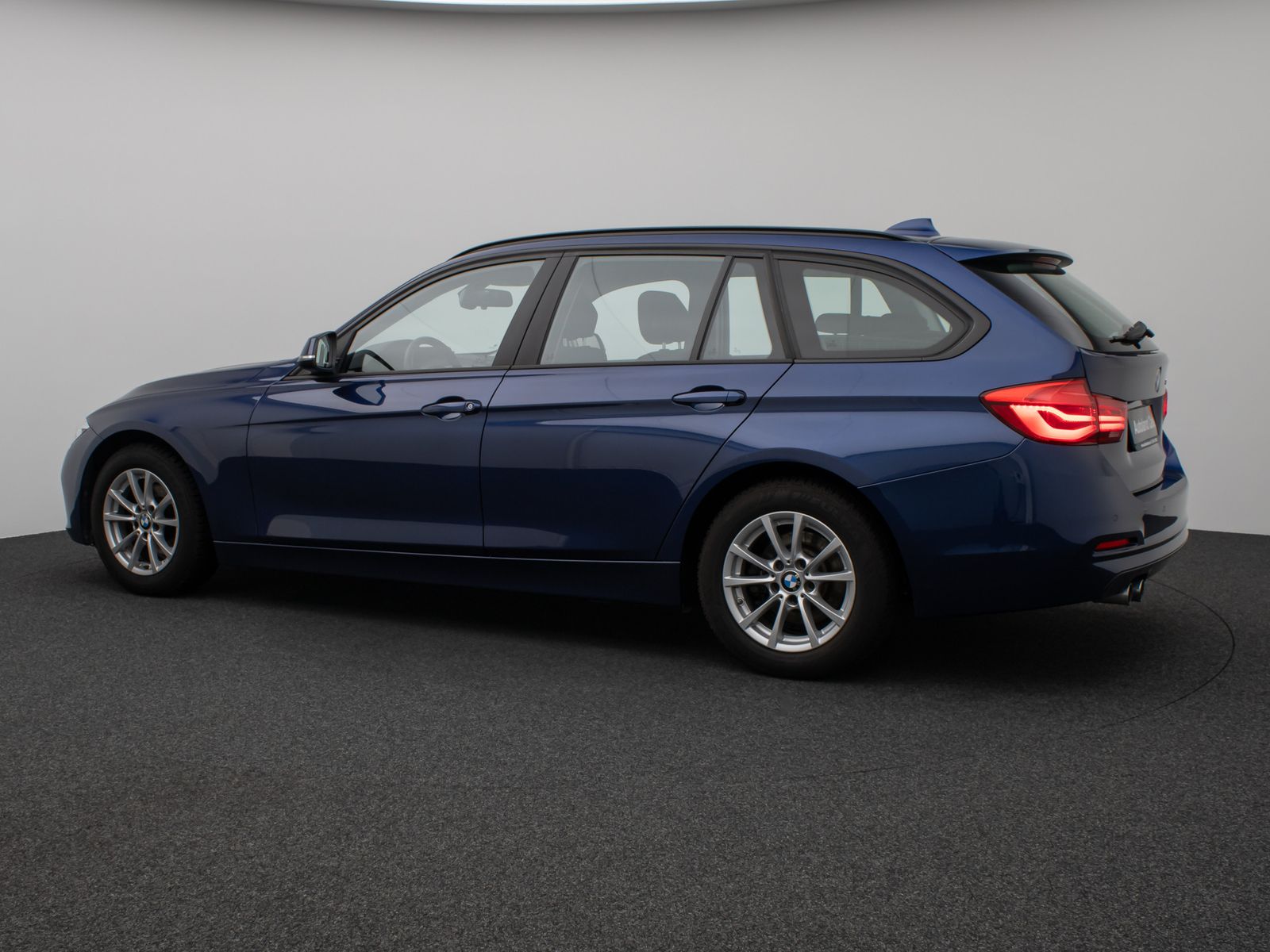 Fahrzeugabbildung BMW 320i Advantage HiFi Navi Lordos PDC LED Alarm