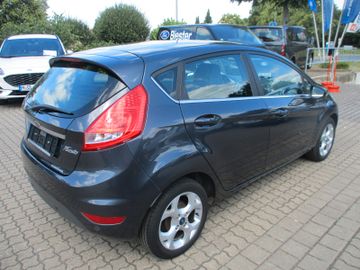 Ford Fiesta Titanium PDC + Klimaaut. + Beh. WSS