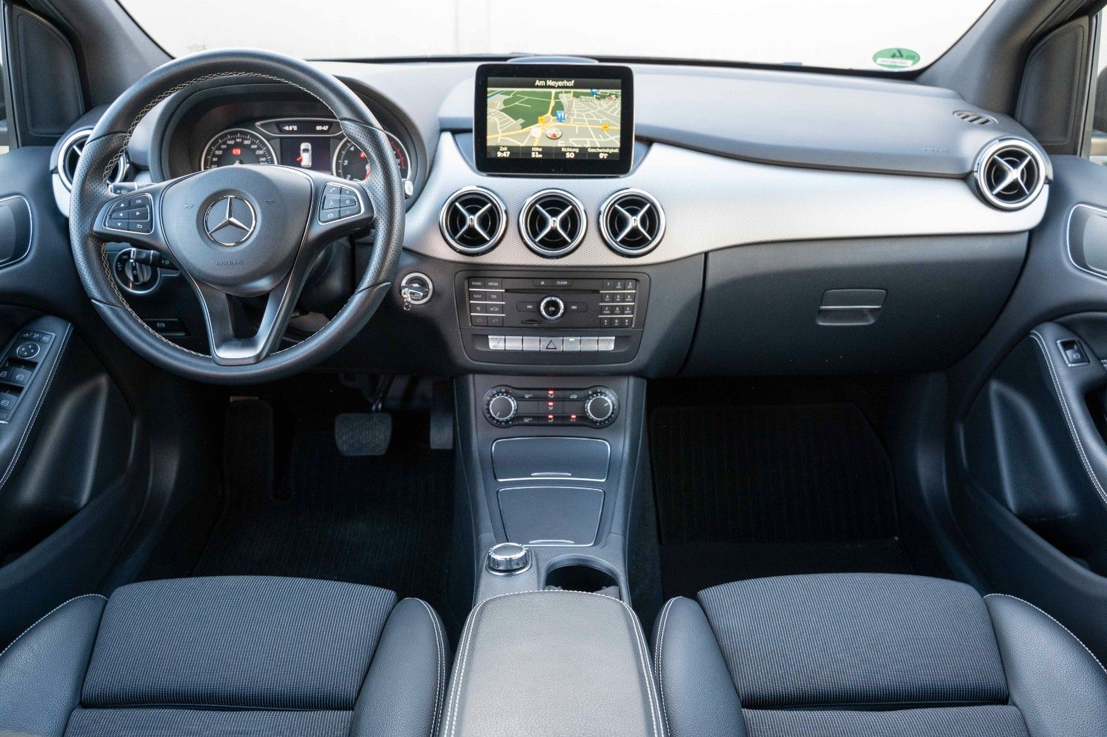Fahrzeugabbildung Mercedes-Benz B 200 KAM PDC MFL XENON AHK -WENIG KM-