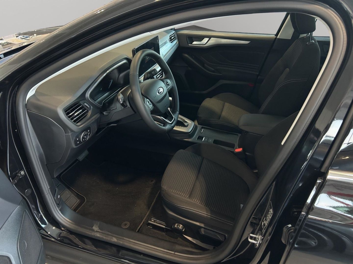 Fahrzeugabbildung Ford Focus Titanium MHEV VerkehrszeichERK PANO Kamera