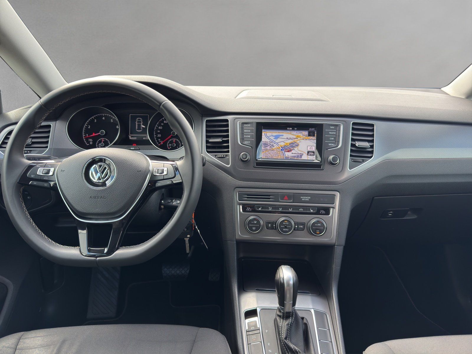 Fahrzeugabbildung Volkswagen Golf VII Sportsvan 1.4 TSI DSG Lounge/ACC/SHZ/