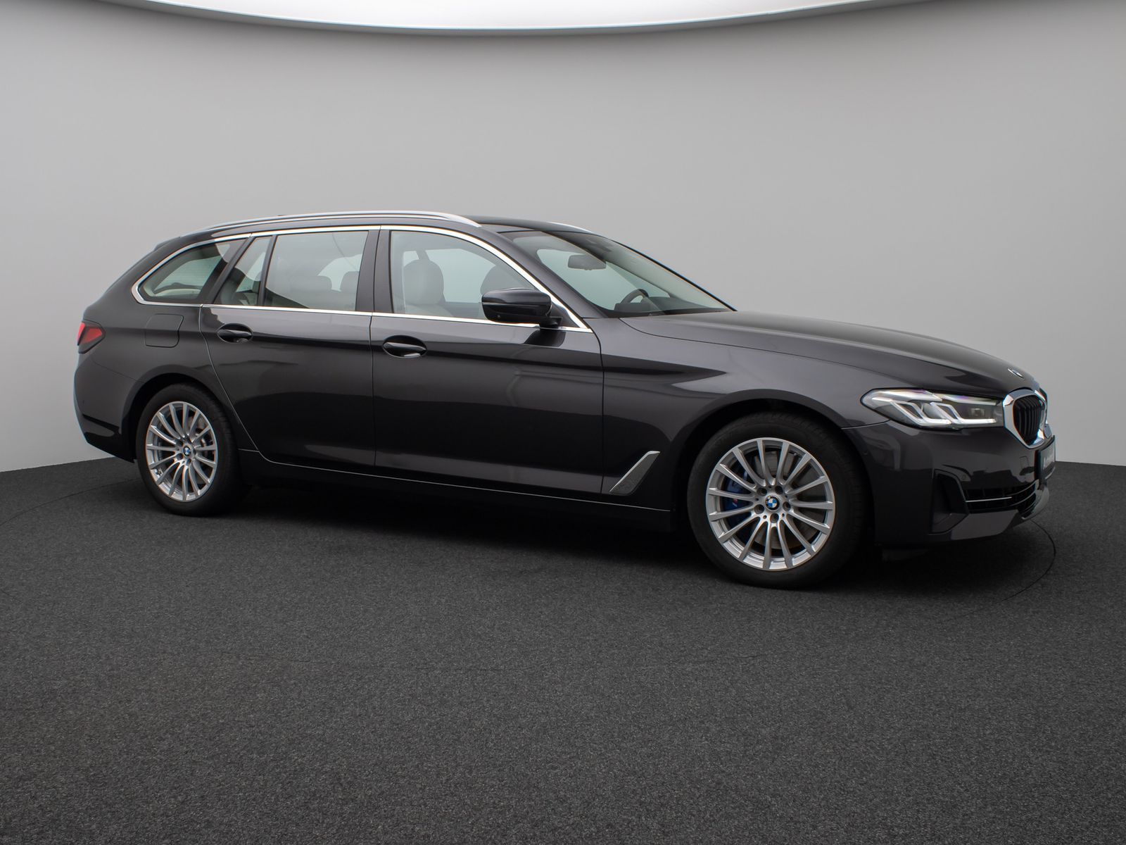 Fahrzeugabbildung BMW 540i xD Panorama 360°DAB Fernlichtassist Sport