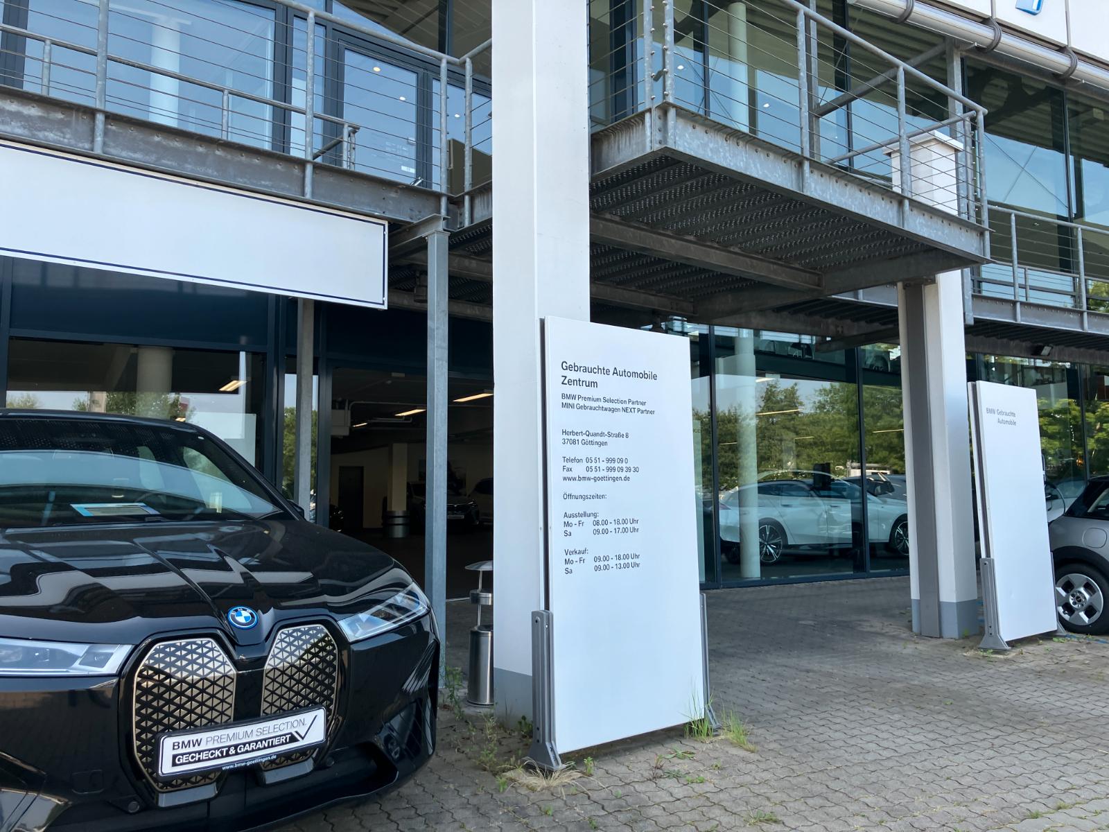 showroom-image-top