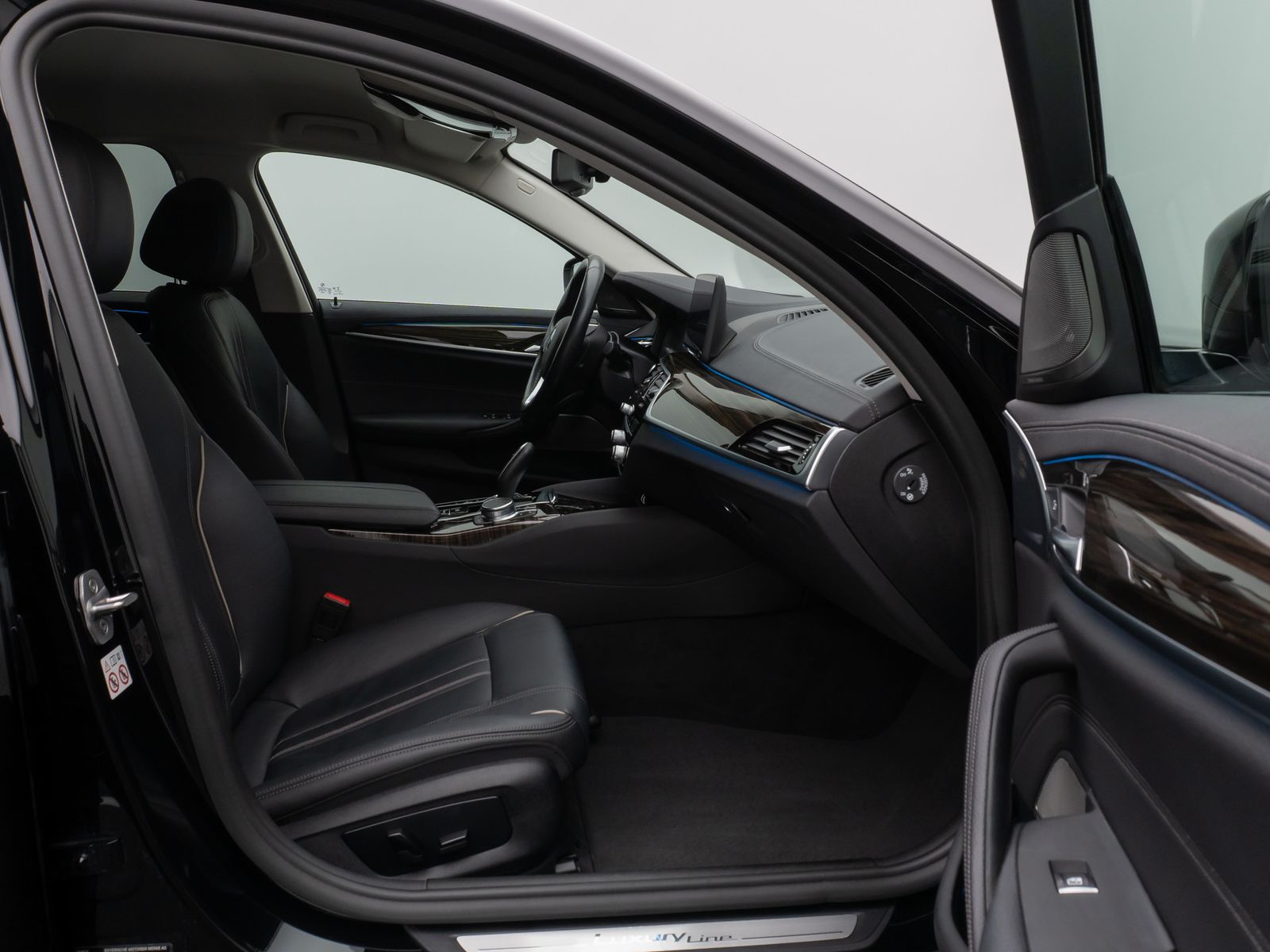 Fahrzeugabbildung BMW 530e xD LuxuryLine 360°Laser HUD DAB H/K ACC AHK