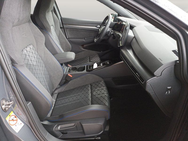 Fahrzeugabbildung Volkswagen Golf Var. VIII  1.5 eTSI DSG R-Line