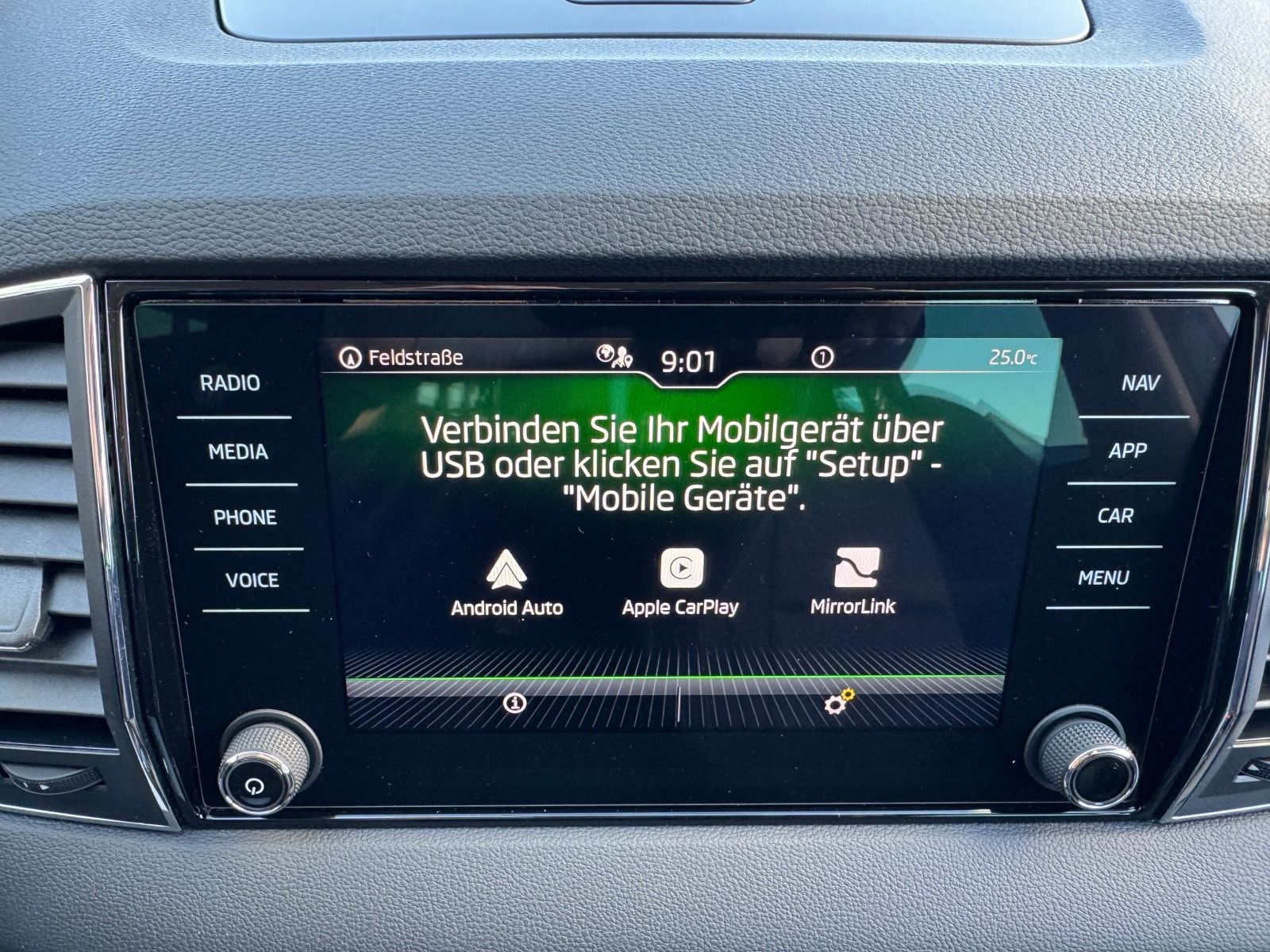 Fahrzeugabbildung SKODA Karoq 1.5 TSI DSG*AHK*RFK*ACC*eHeck