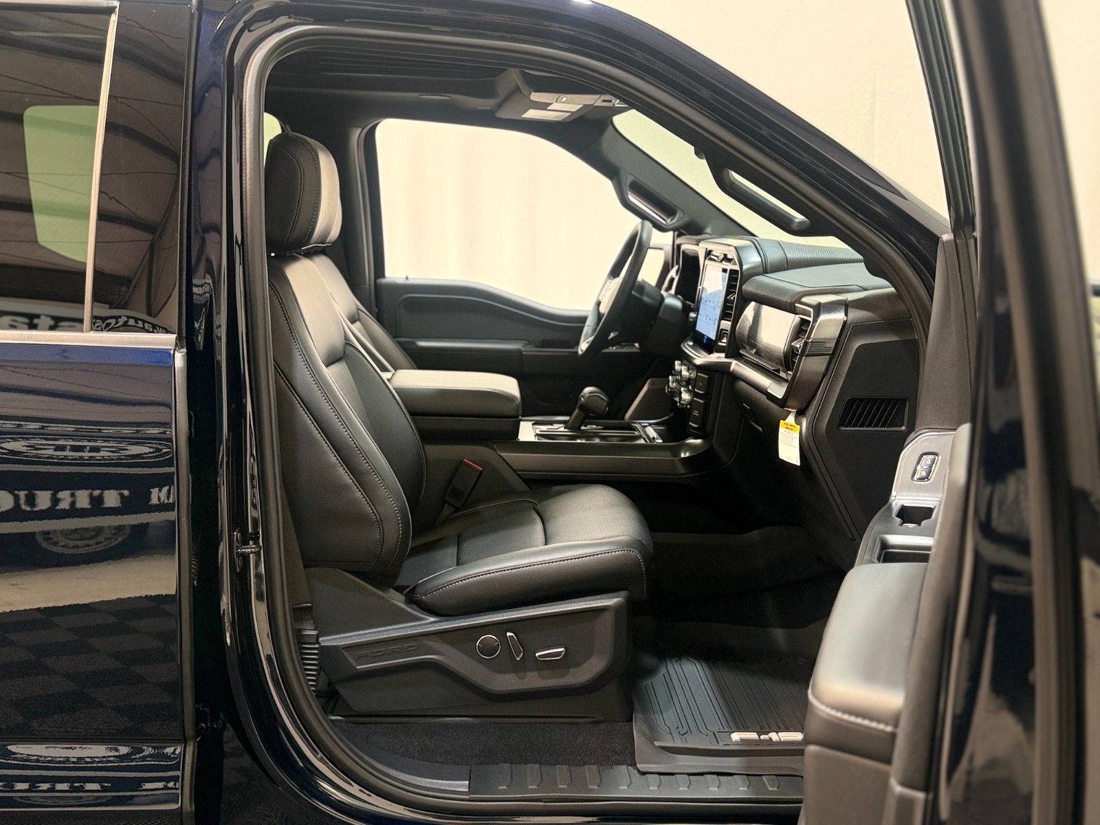 Fahrzeugabbildung Ford F-150 Lariat 5.0L V8  5,5" Black Ed. MY25