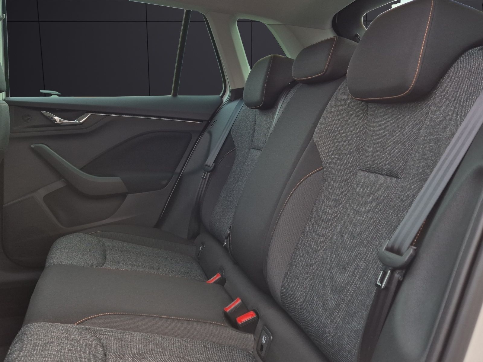 Fahrzeugabbildung SKODA Kamiq TSI Clever DSG LED ACC RFK SH 17"