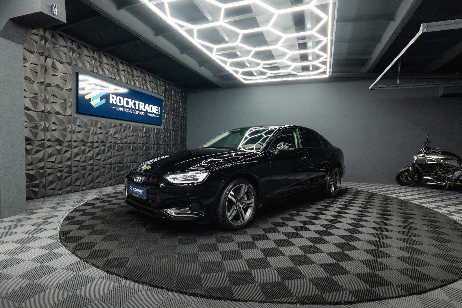 Fahrzeugabbildung Audi A4 Lim. 40 TFSI advanced Sport *DAB*LED*ACC*