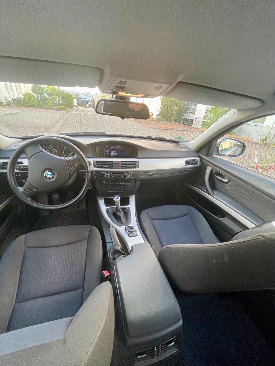 BMW 320 2011 — photo 9