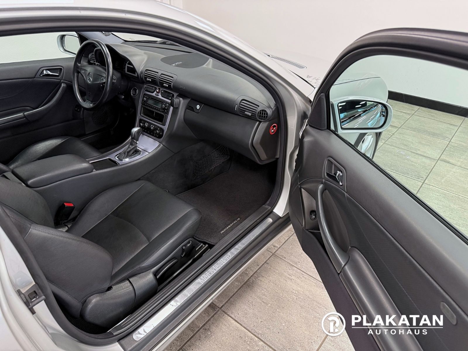 Fahrzeugabbildung Mercedes-Benz C 230 Bi-Xenon Leder Tempomat 2Hand