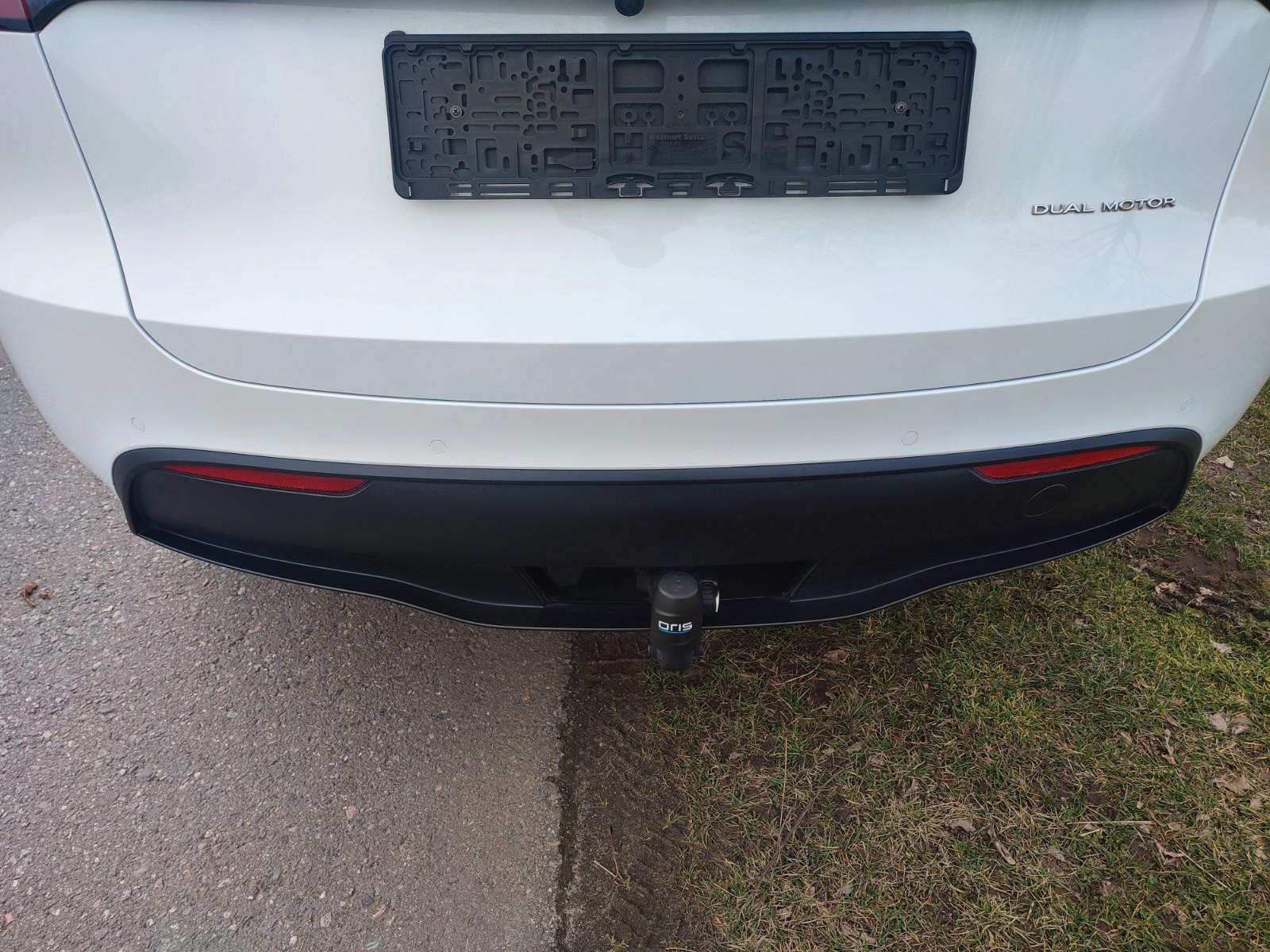 Tesla Model Y "AHK" Long Range Dual AWD