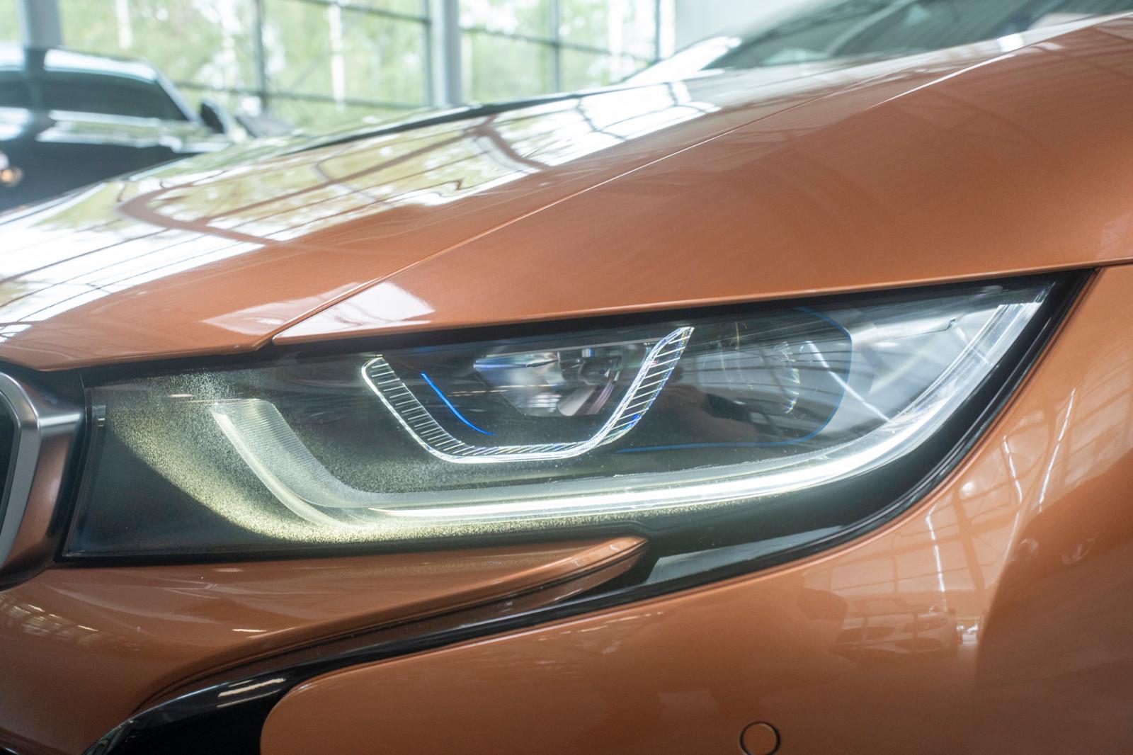 BMW i8 Roadster*HUD*H&K*LASER*CARBON