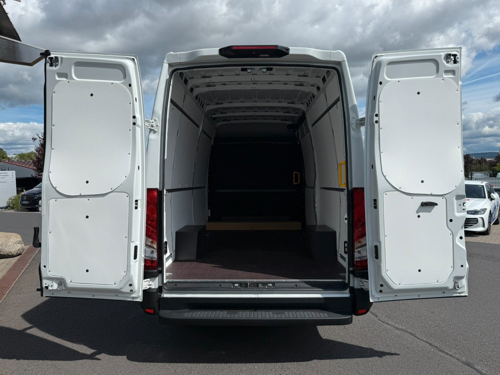 Fahrzeugabbildung Iveco Daily 35S14 V Y ASC-Ausbau Kastenwagen *R 3.520*