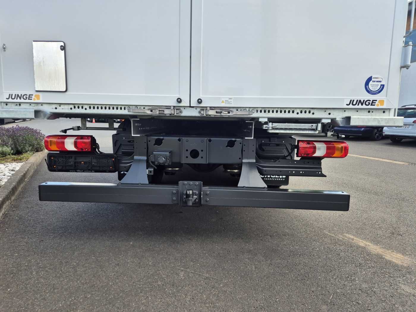 Fahrzeugabbildung Mercedes-Benz Atego 818 L Koffer, 4 Stück vorhanden
