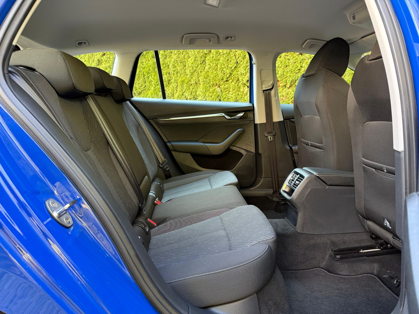 Fahrzeugabbildung SKODA Octavia 2.0 TDI DSG Style LED+KAM+SHZ+AMBI+CARPL