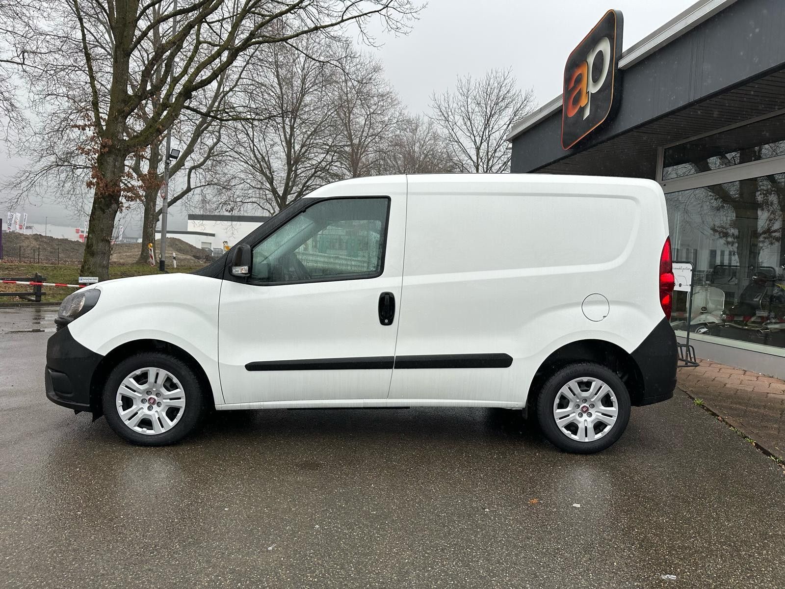Fahrzeugabbildung Fiat Doblo 1.6 SX 3 Sitze NAVI KAMERA GARANTIE 12/202