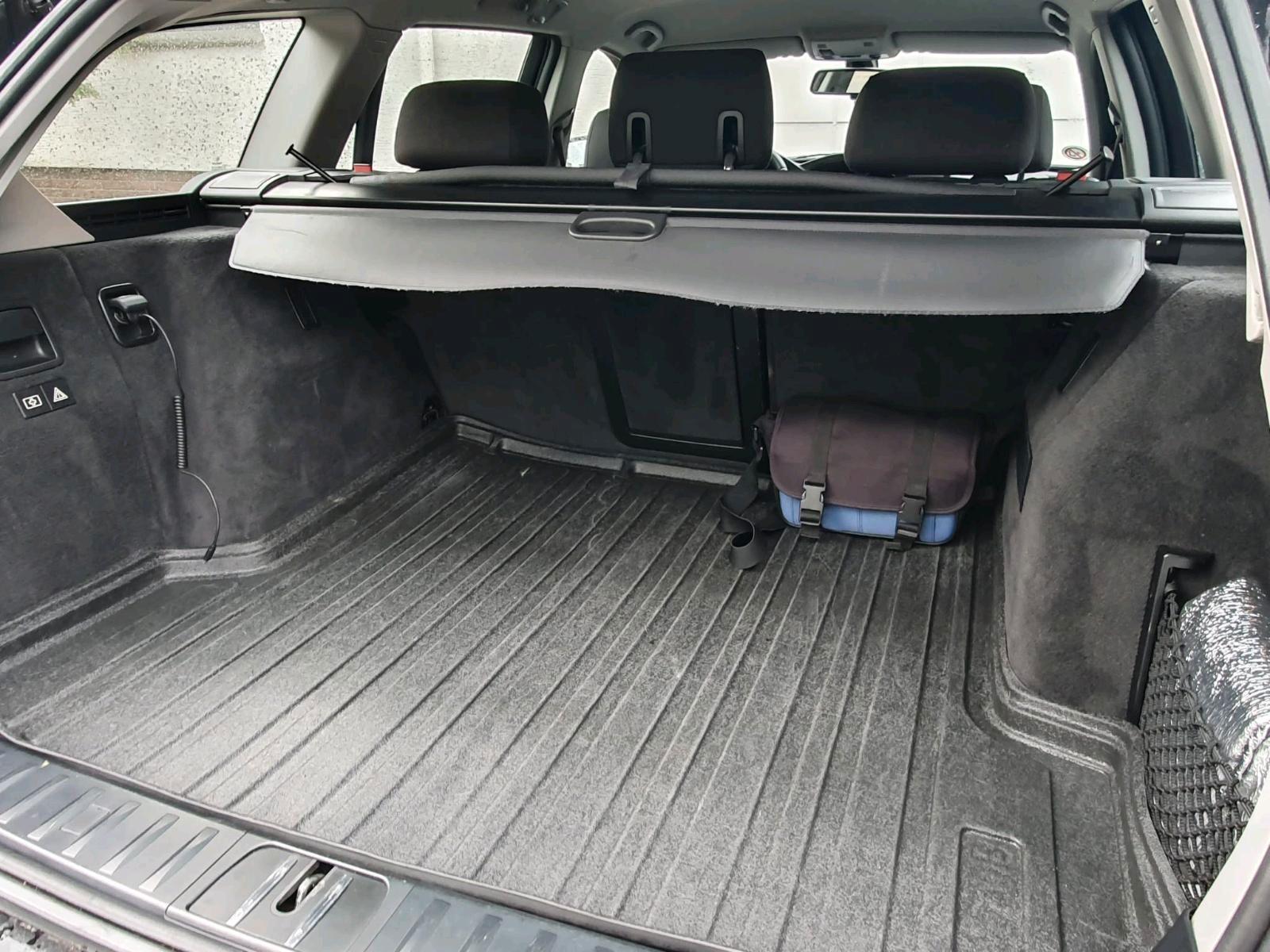 BMW 320 2011 — photo 8