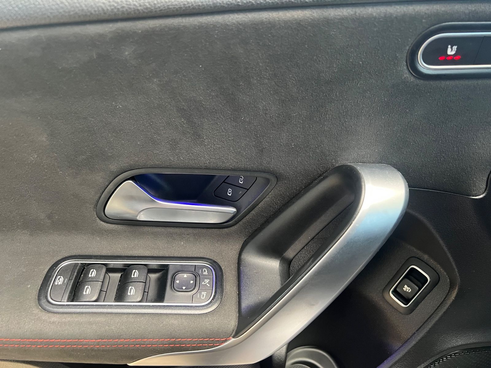 Fahrzeugabbildung Mercedes-Benz A 200 Limousine AMG LINE *PANORAMADACH*CARBON*