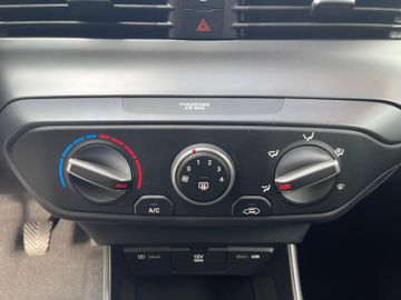 Fahrzeugabbildung Hyundai i20 1.0 T-GDI  Edition30 Klima PDC DAB SOFORT