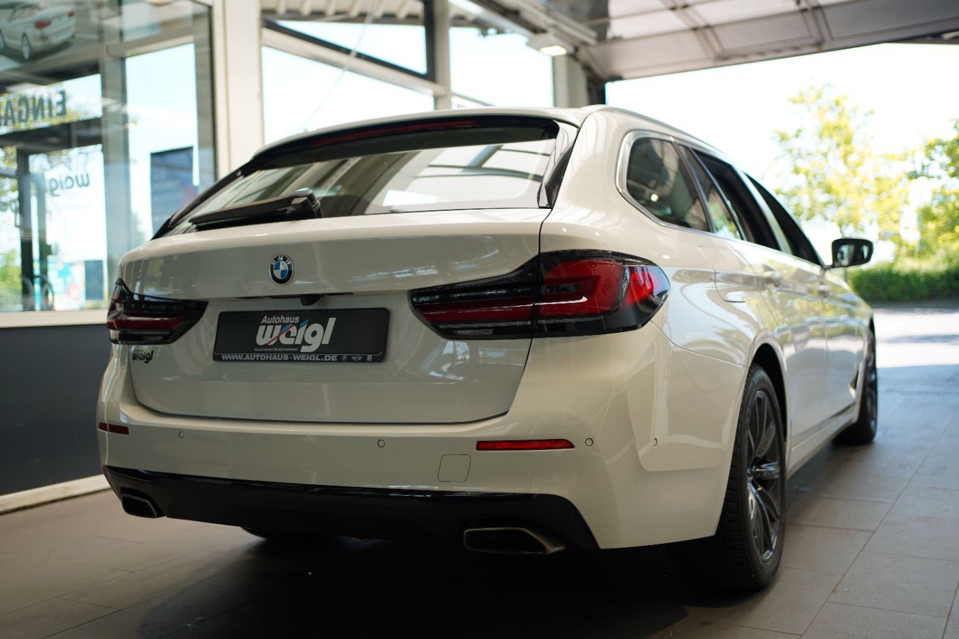 Fahrzeugabbildung BMW 530d xDrive +ParkingAssist+AHK+HarmanKardonSyste