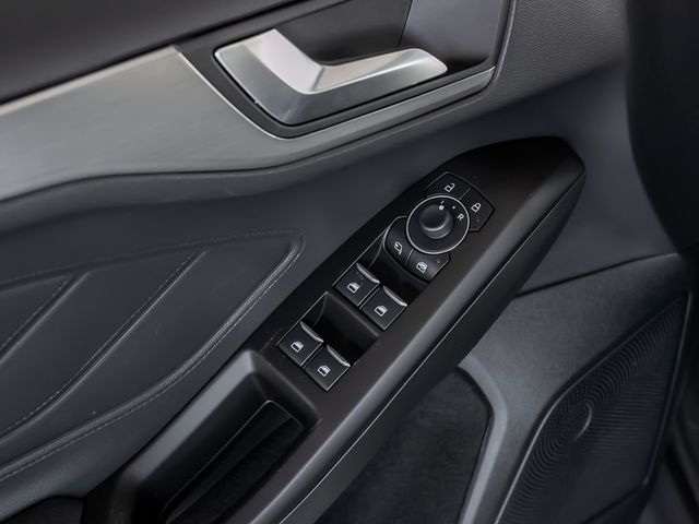 Ford Focus 1.0 Titanium X Intelligent Drive Assist