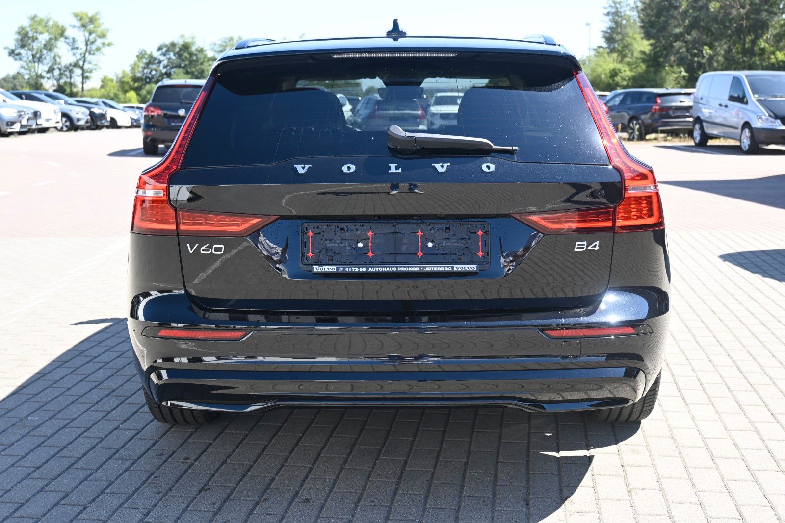 Fahrzeugabbildung Volvo V60 B4 DKG Plus Dark*HuD*PANO*360°*ACC