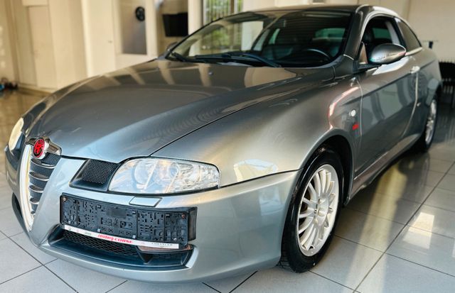 Alfa Romeo GT 2.0 16V JTS Selesp Distinctive Leder VOLL