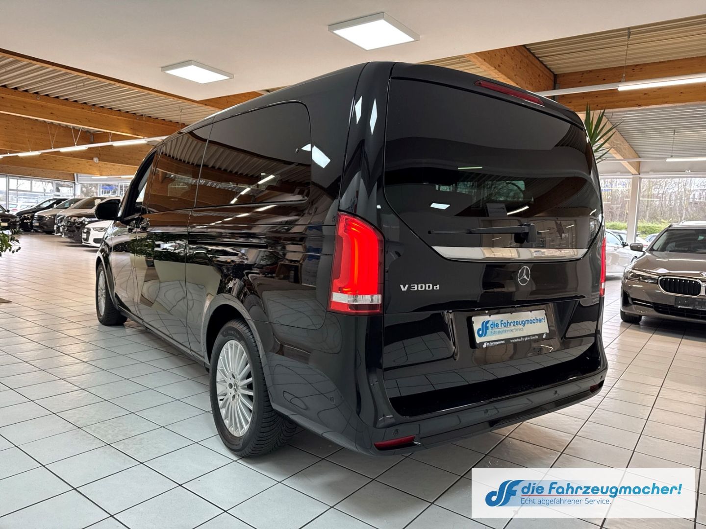 Fahrzeugabbildung Mercedes-Benz V 300 d EDITION extralang Sportpaket AHK-abnehmb