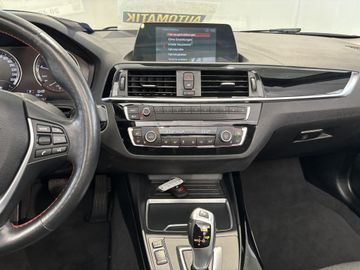 Fotografie 12 des BMW 218 218i Cabrio AT Sport Line