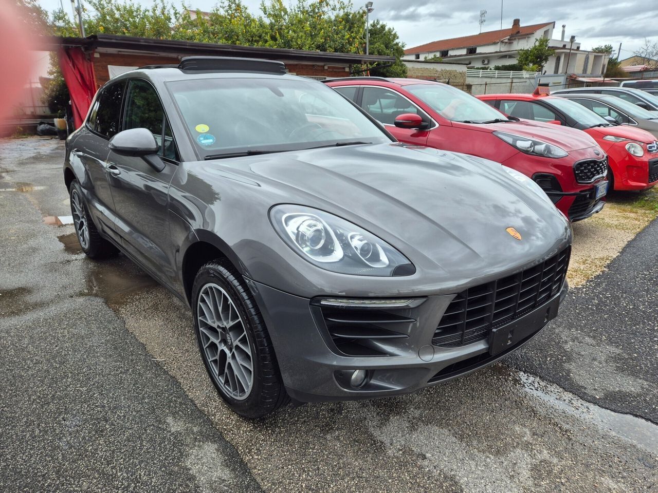 PORSCHE Macan